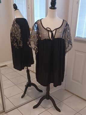 4/$80 New Black Floral Embroidered Sheer Yoke Top - Size 4XL (US20)